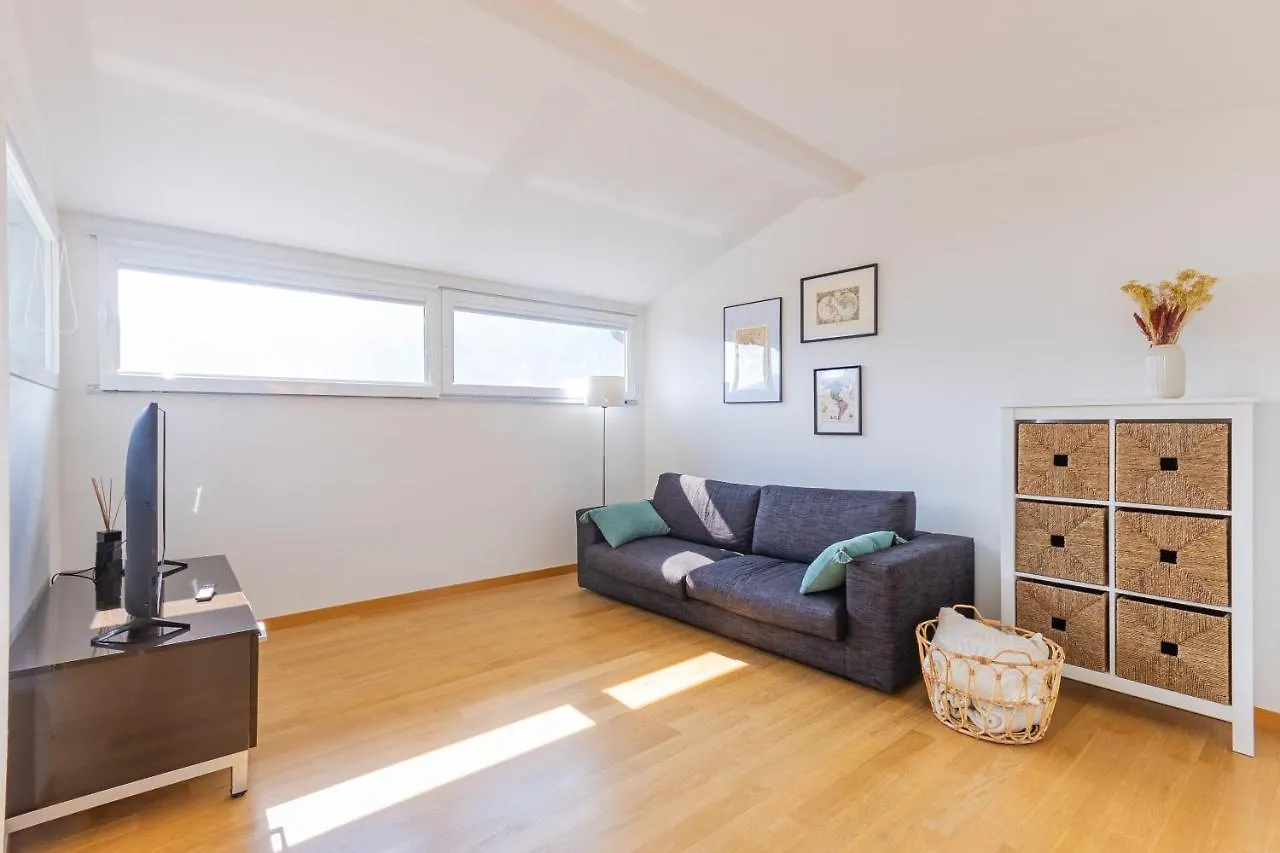 Casa Elea_ Panoramic Attic In City Center Campione d'Italia
